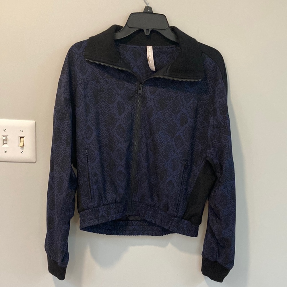 Athleta workout zip up top size XS